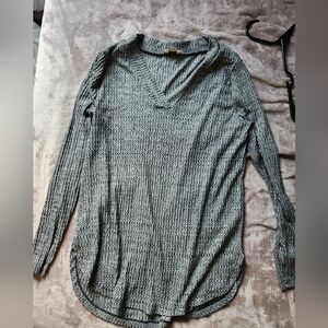 Long-sleeved womens top with v neck. Loft great for the fall, grays